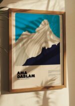 Ama Dablam – póster Graphic Mountains enmarcado