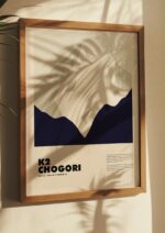 K2 / Chogori – póster Graphic Mountains enmarcado
