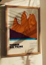 Torres del Paine – póster Graphic Mountains enmarcado