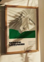 Txindoki – póster Graphic Mountains enmarcado